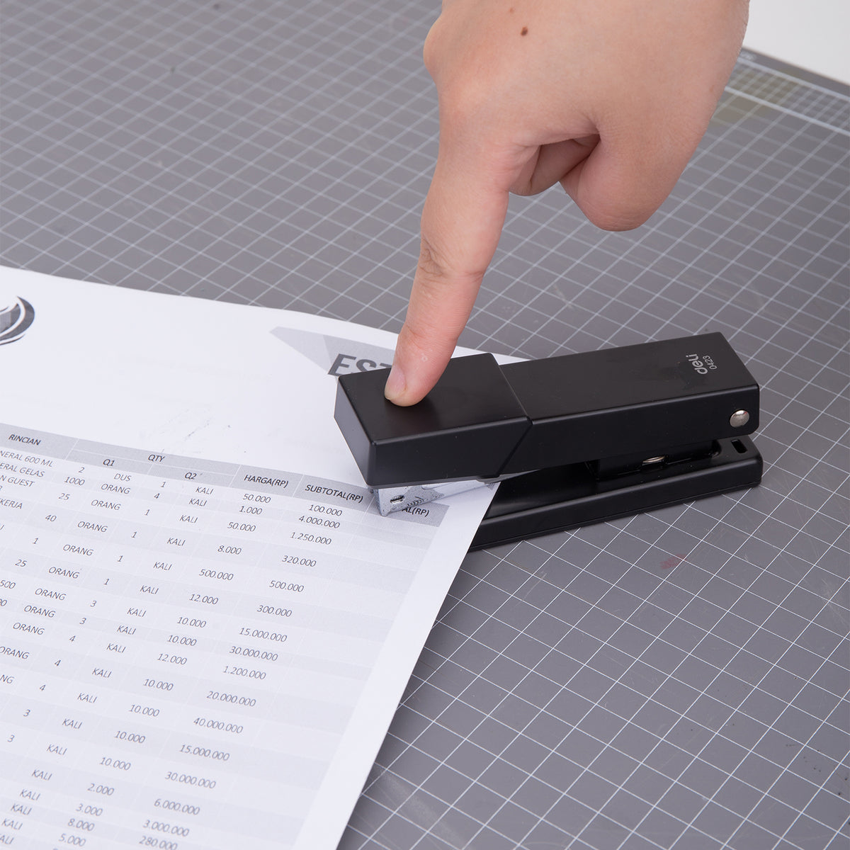 Deli E0423 stapler
