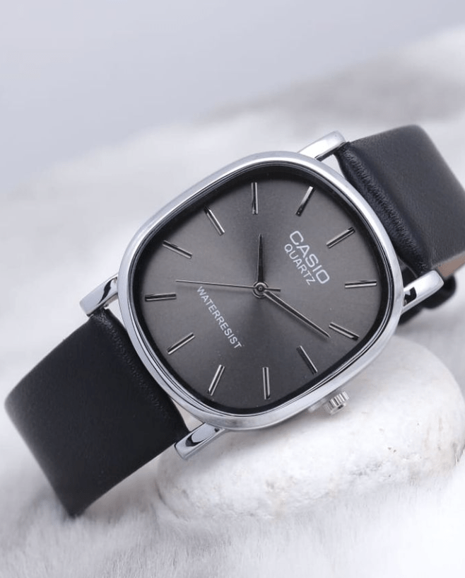 Leather Strap Wristwatch – Black