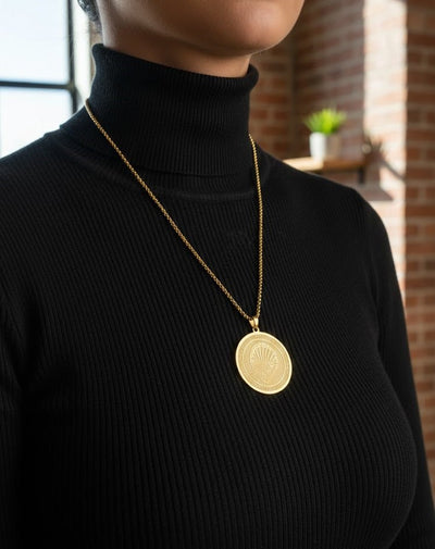 Medallion Pendant Necklace – Gold