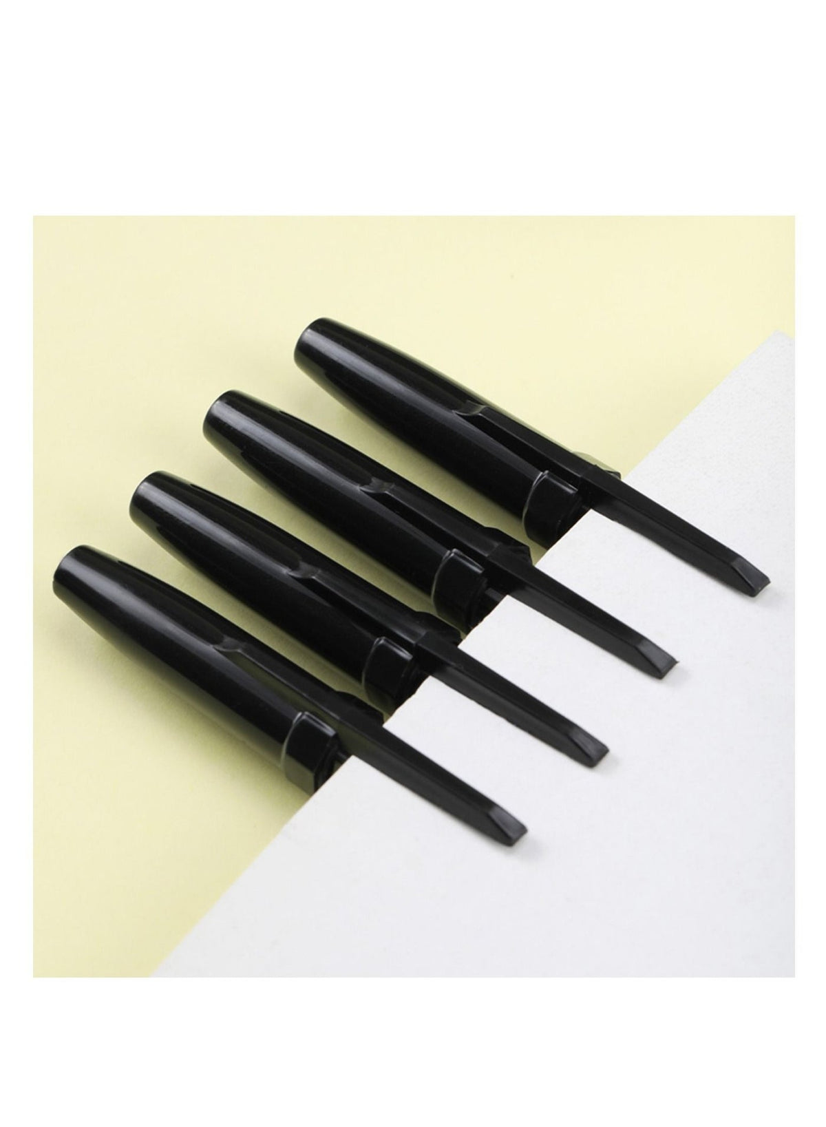 Deli Q6-BK black ballpoint pen 0.7 mm writing detail