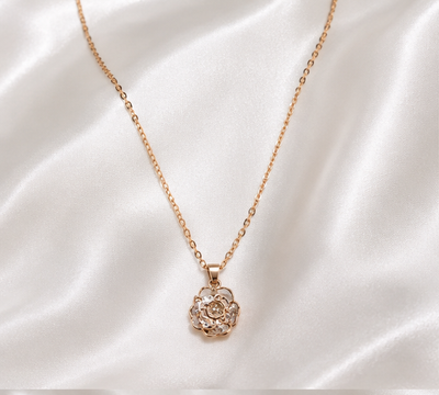 Collar con flor de cristal, resistente al deslustre