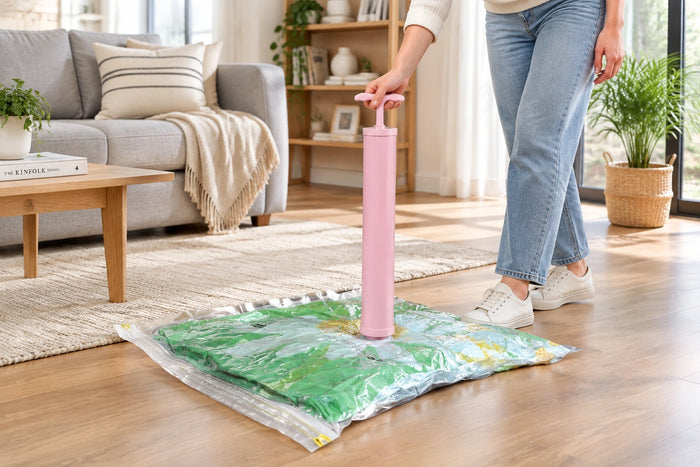 Vacuum storage bags with pump